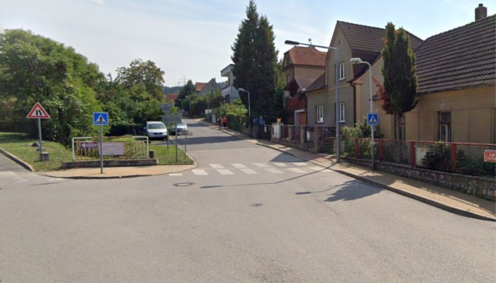 Úprav křižovatky (U lip, Jílovišťská, Na Bambouzku)